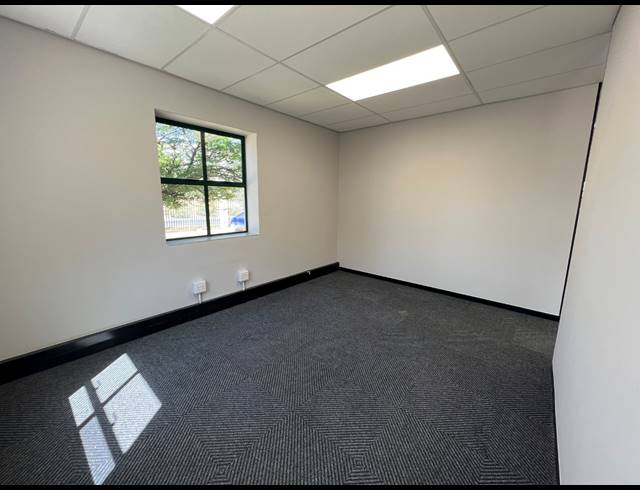 130M² OFFICE TO LET IN HYDE PARK